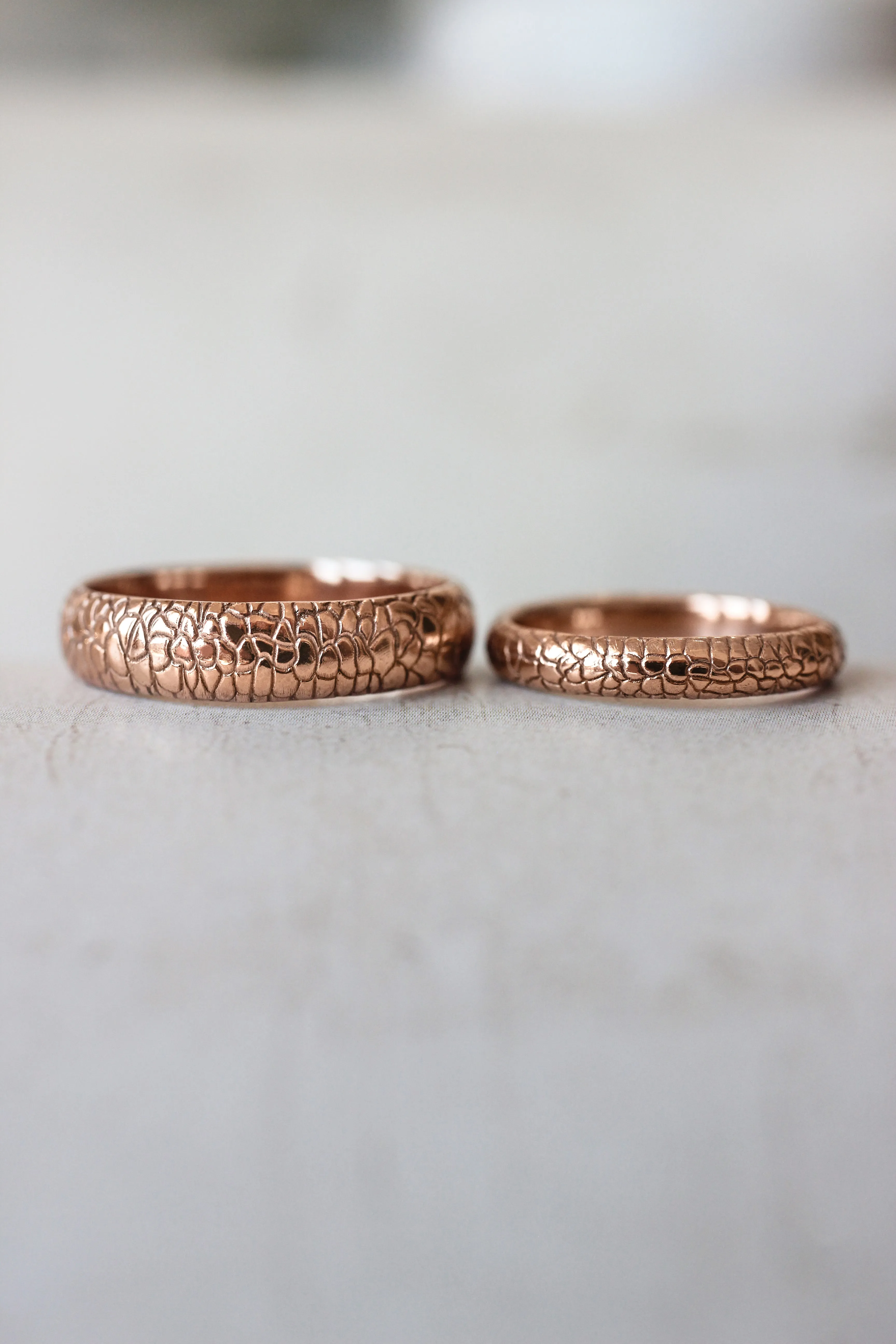 Reptile skin ring, 5 mm wedding band