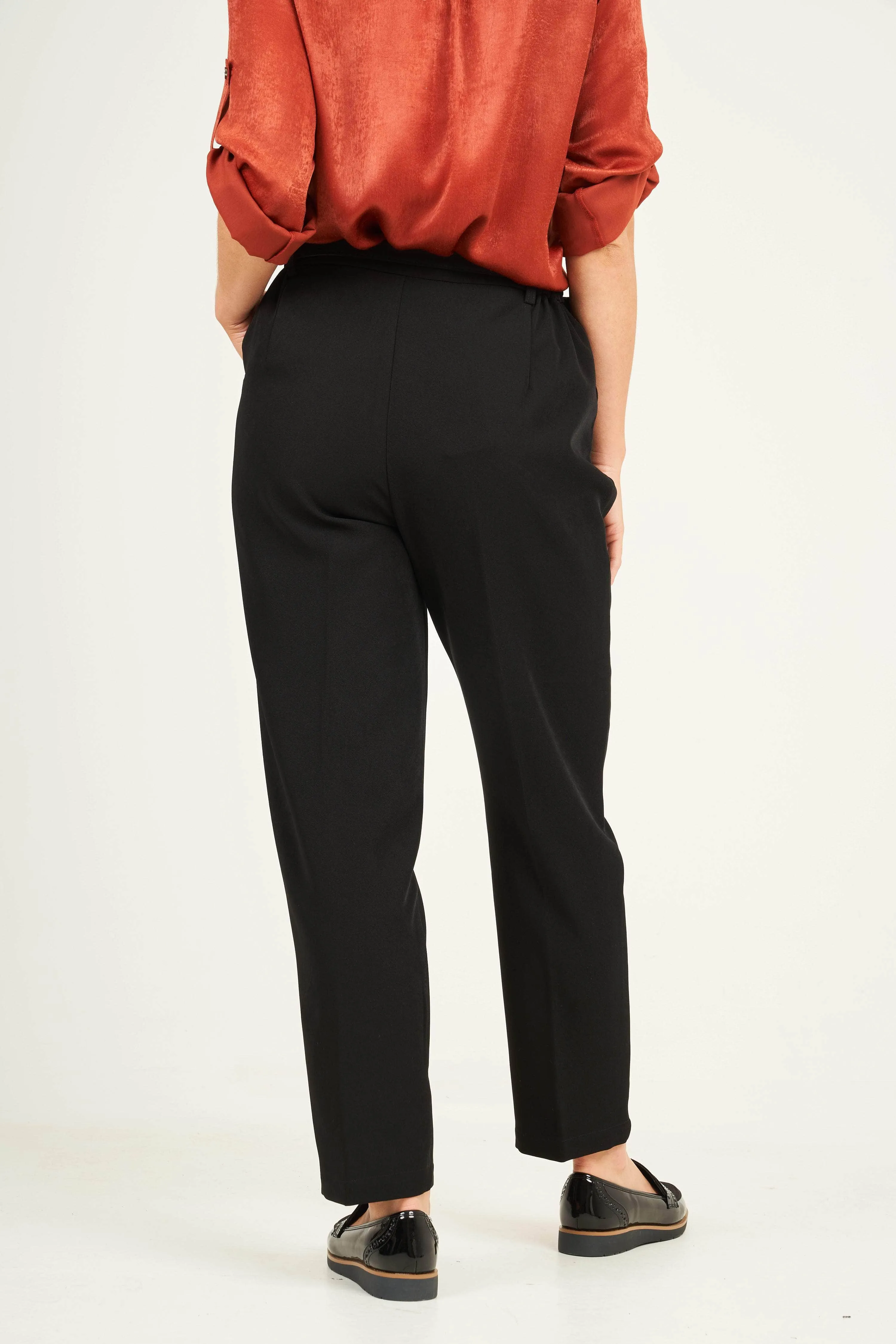 Saloos Ovoid Tapered Trousers with Belt