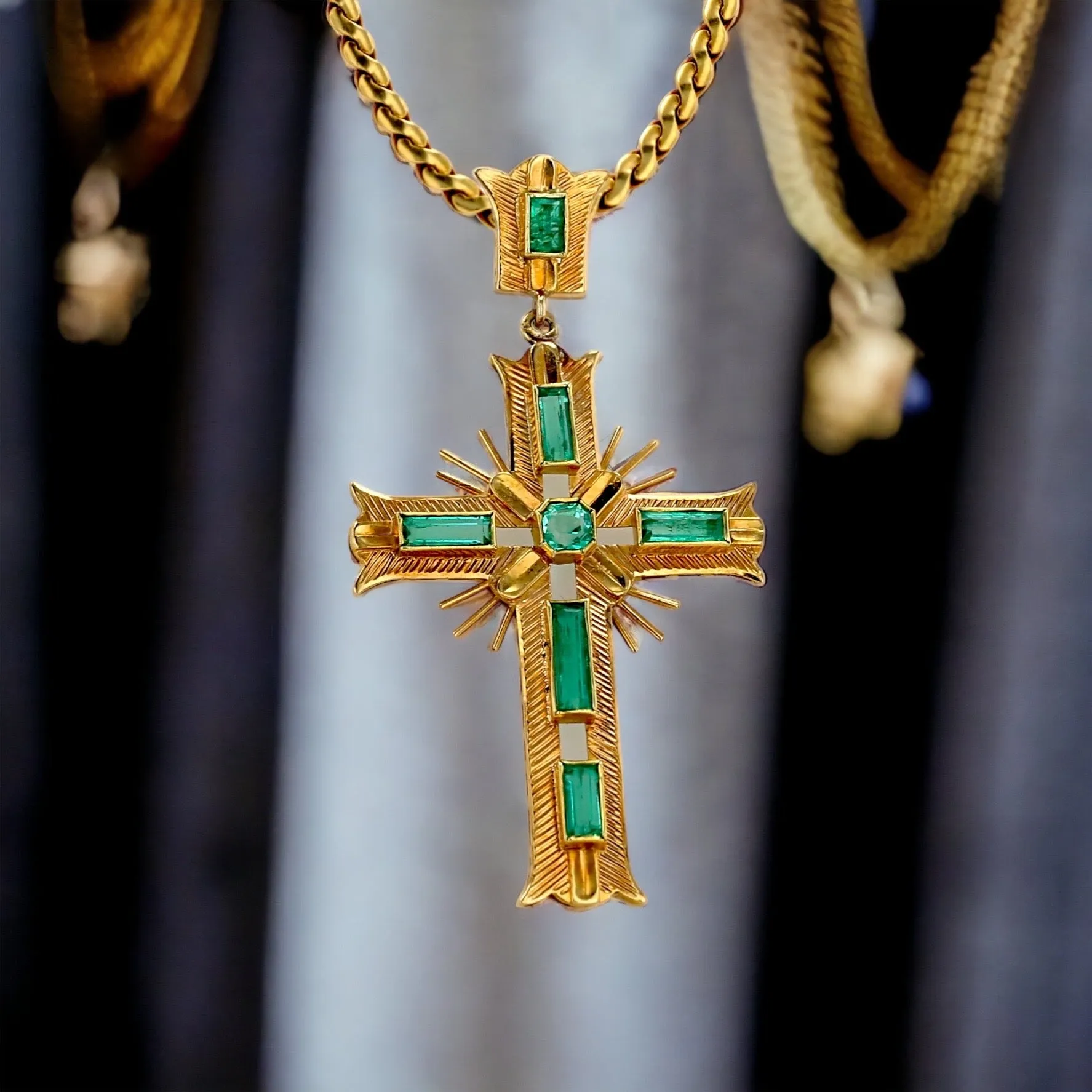 Yellow gold 18k emerald solid cross